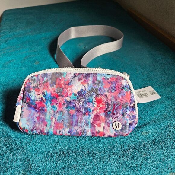 Lululemon Athletica everywhere beltbag - Picture 2 of 7